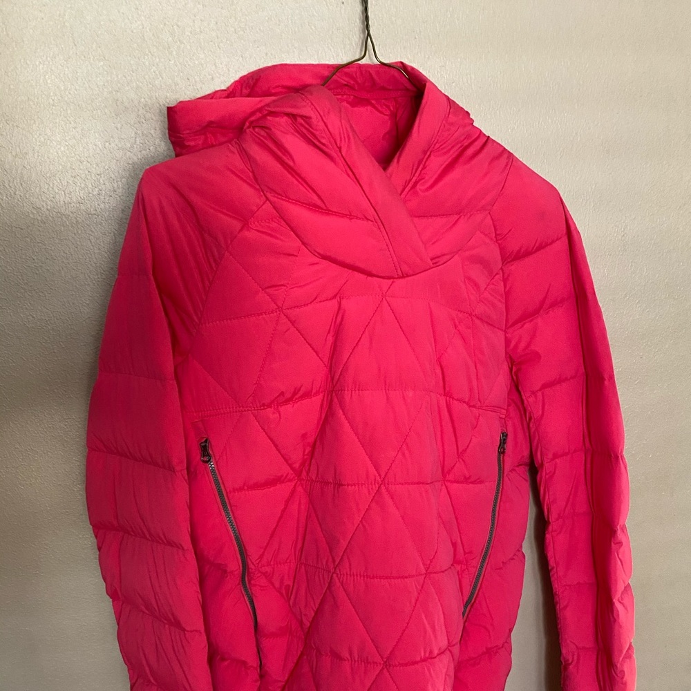 Lululemon puffy pullover hoodie jacket.